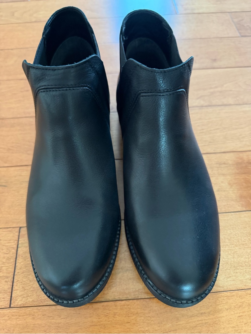 Clarks Women’s Demi Beat Ankle Boots in Black Leather size 10 New in box!